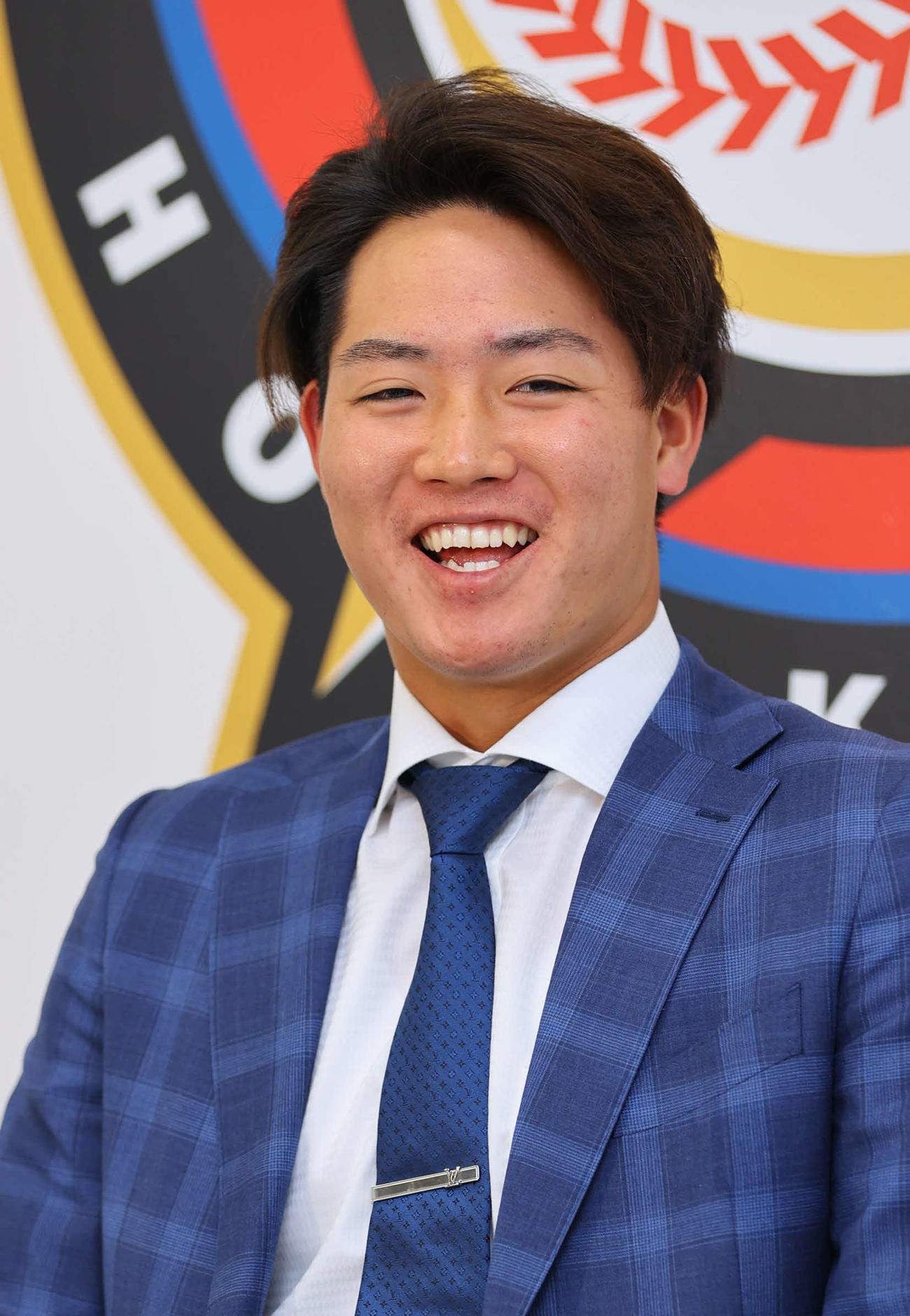 札幌市内にある球団事務所で契約更改を終え、会見に臨んだ日本ハム郡（代表撮影）