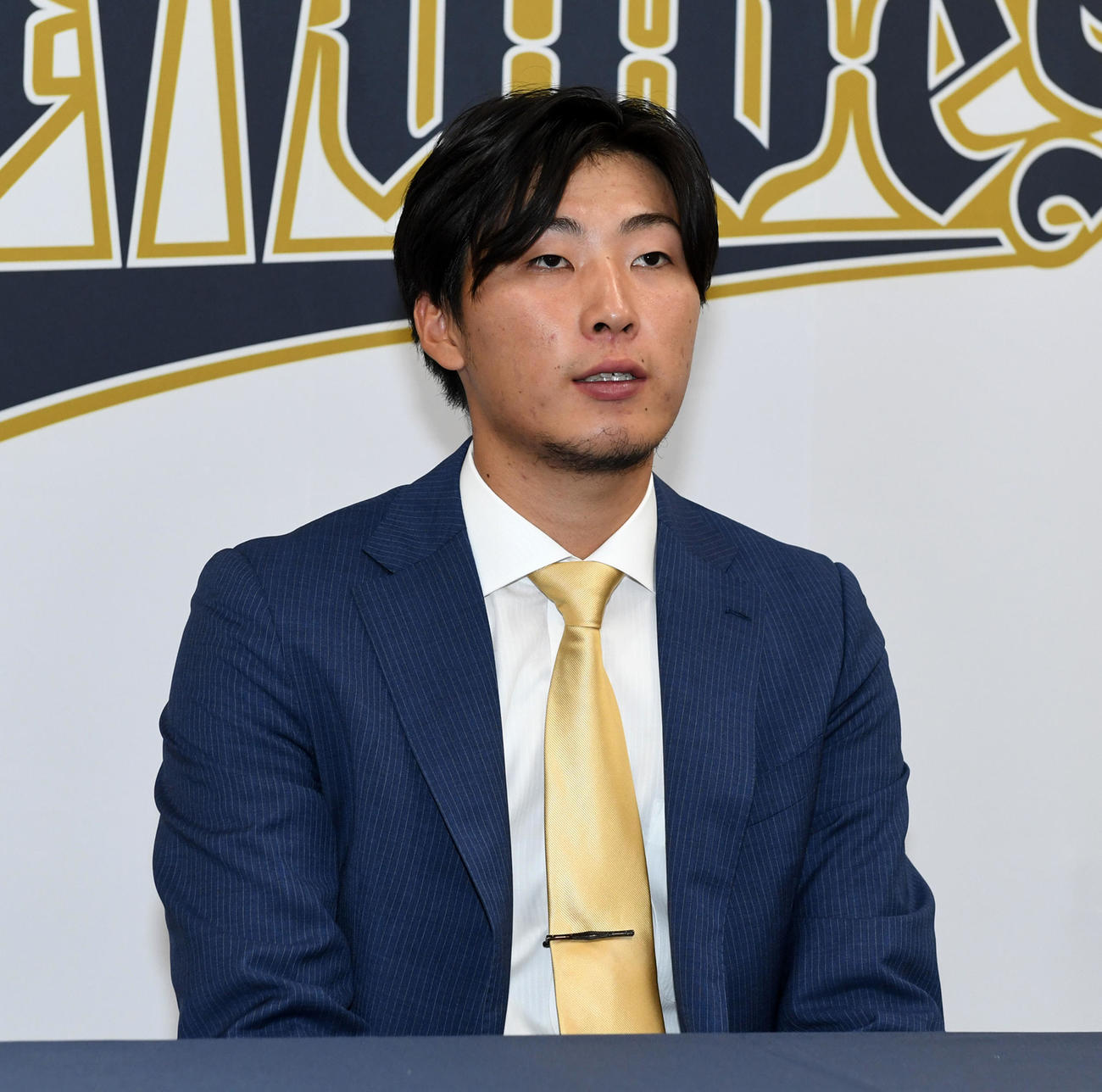 現状維持で契約更改、会見する東（撮影・前岡正明）