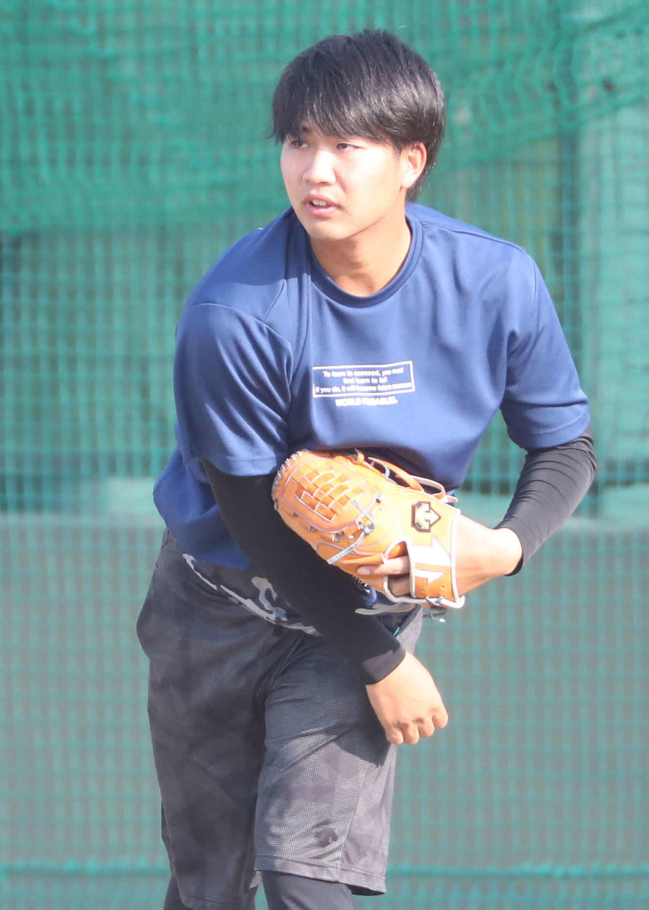 キャッチボールする牧（代表撮影）