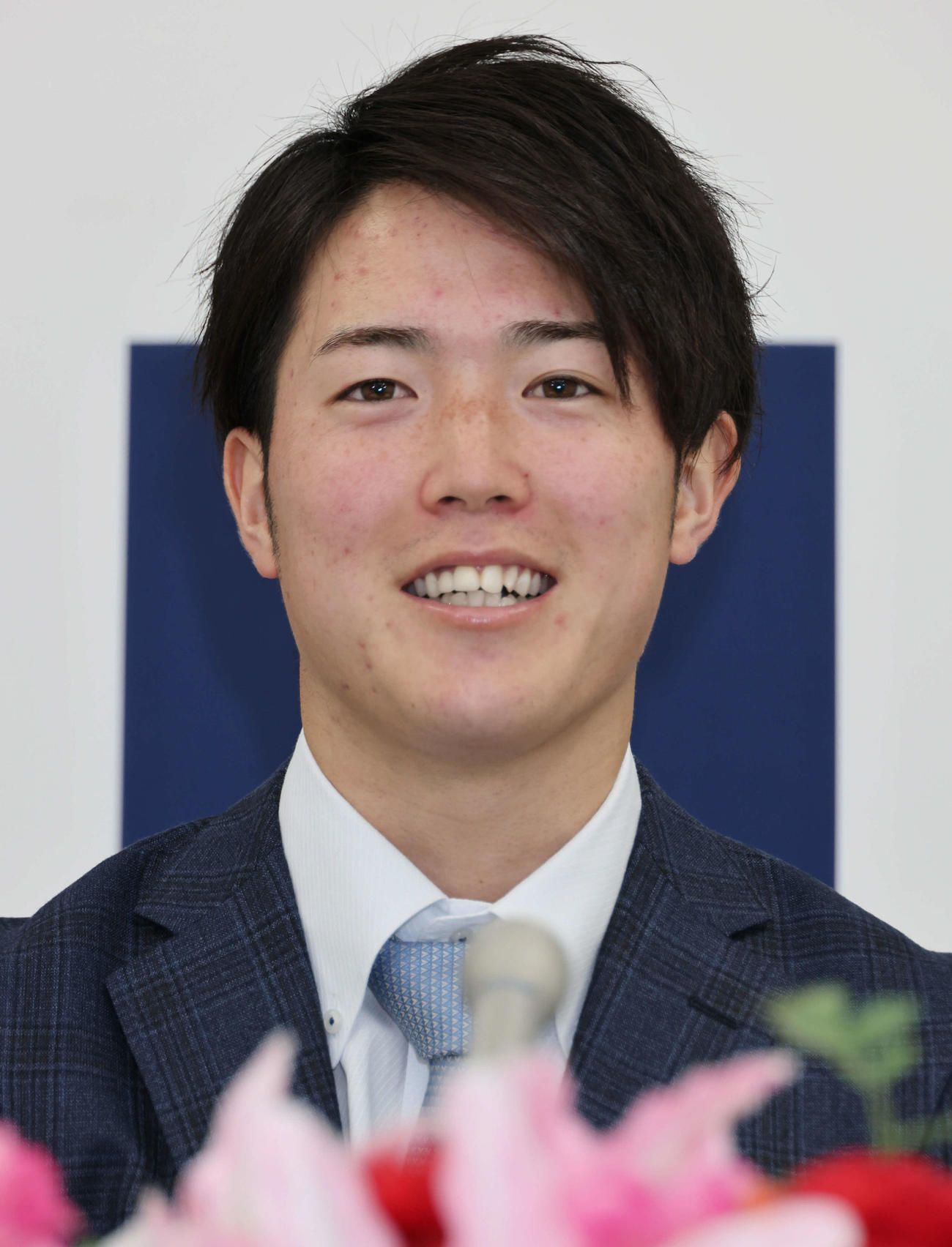 契約更改した森下暢仁（撮影・加藤孝規）