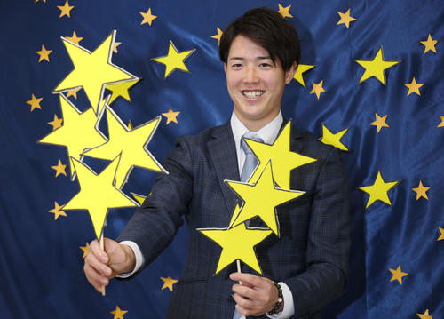 広島森下は「勝ち星」を手に来季の活躍を誓う（撮影・加藤孝規）