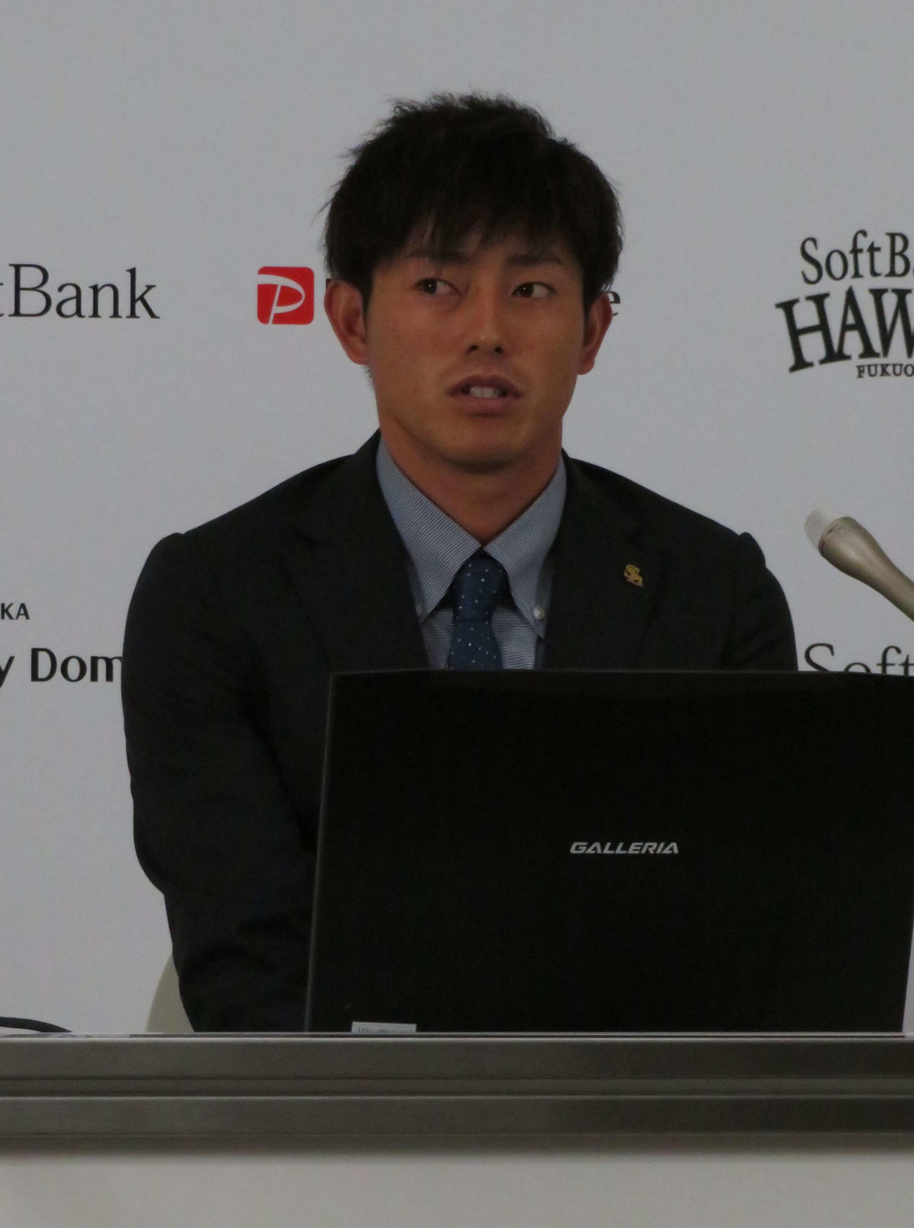 契約更改交渉を終え、オンラインで会見に臨むソフトバンク釜元豪外野手