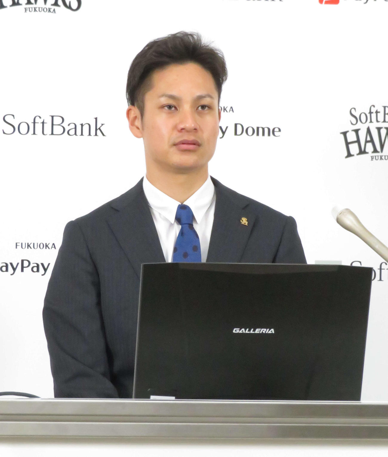 契約更改交渉を終え、オンラインで会見するソフトバンク大竹