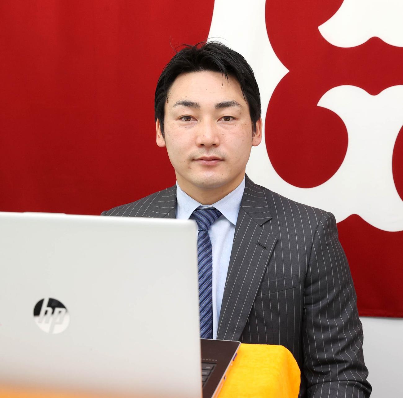 契約更改を終え、取材に応じる巨人丸（球団提供）