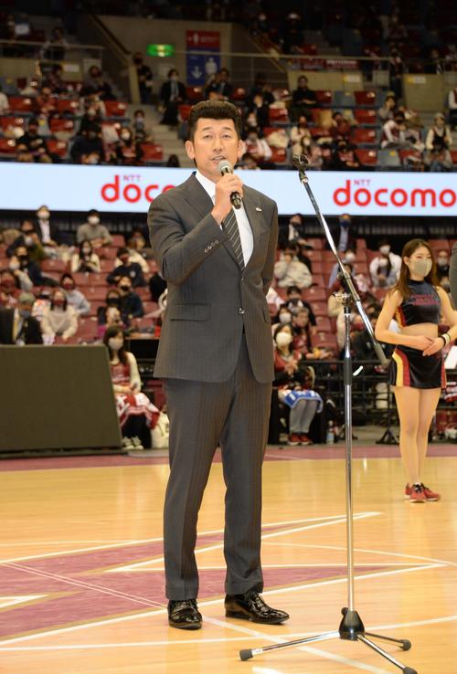 dena三浦新監督がバスケbリーグ1日応援番長 プロ野球写真ニュース 日刊スポーツ