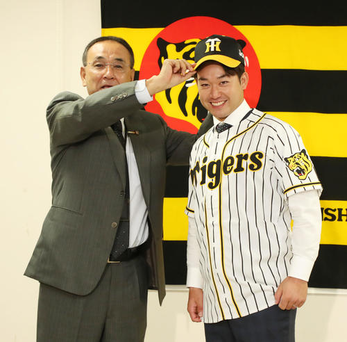 阪神移籍の山本泰寛「ジャイアンツに負けないぞ」 - プロ野球写真