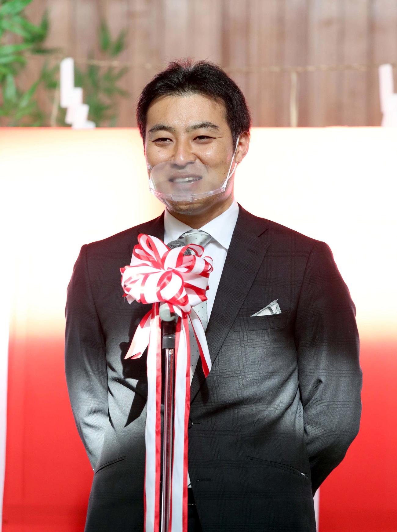 田中学園立命館慶祥小学校の起工式であいさつをする日本ハムSAも務める田中理事長（撮影・佐藤翔太）