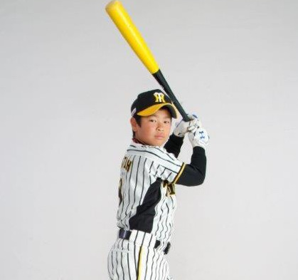 佐藤輝は小学6年時に阪神タイガースジュニアに選出された（家族提供）
