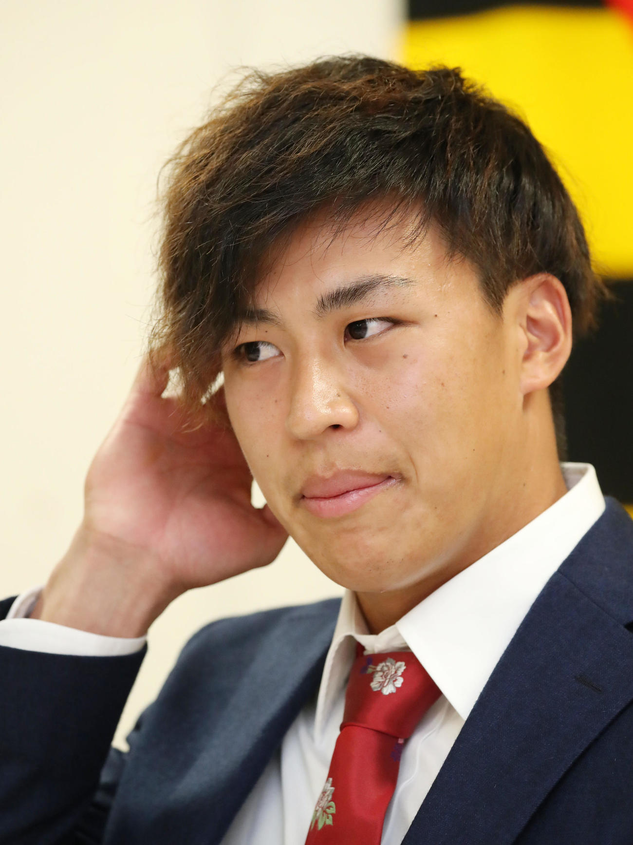 契約更改を終え会見する植田（撮影・加藤哉）