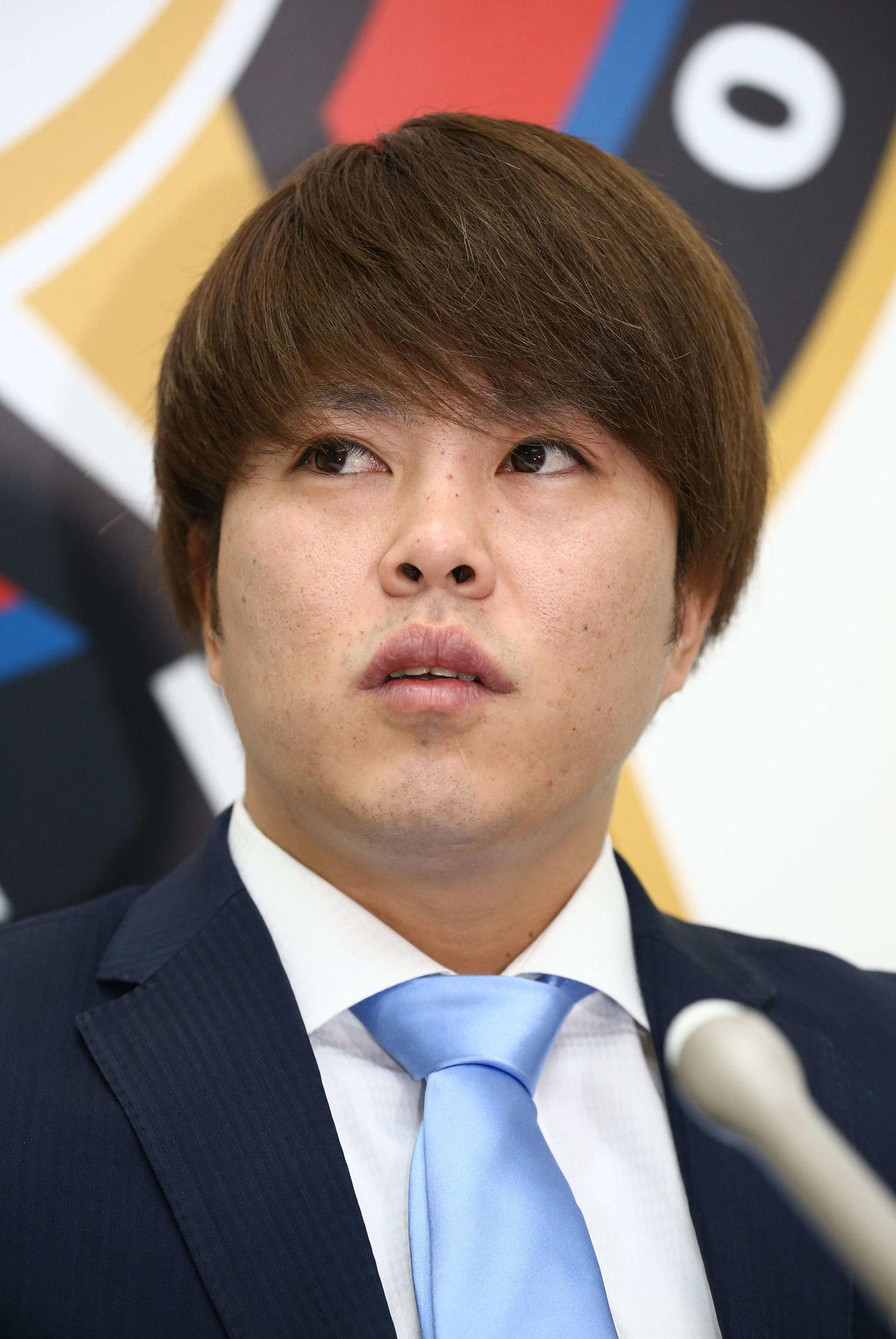 札幌市内にある球団事務所で契約更改を終え、会見に臨んだ日本ハム公文（代表撮影）