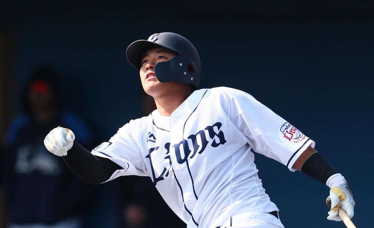 西武佐藤龍世（2020年2月13日撮影）