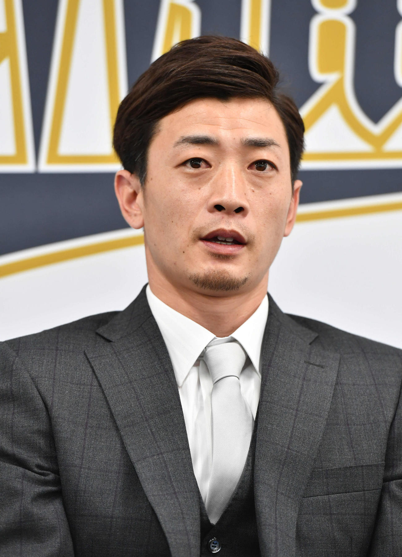 ダウン査定で契約更改し、会見する松井（撮影・岩下翔太）