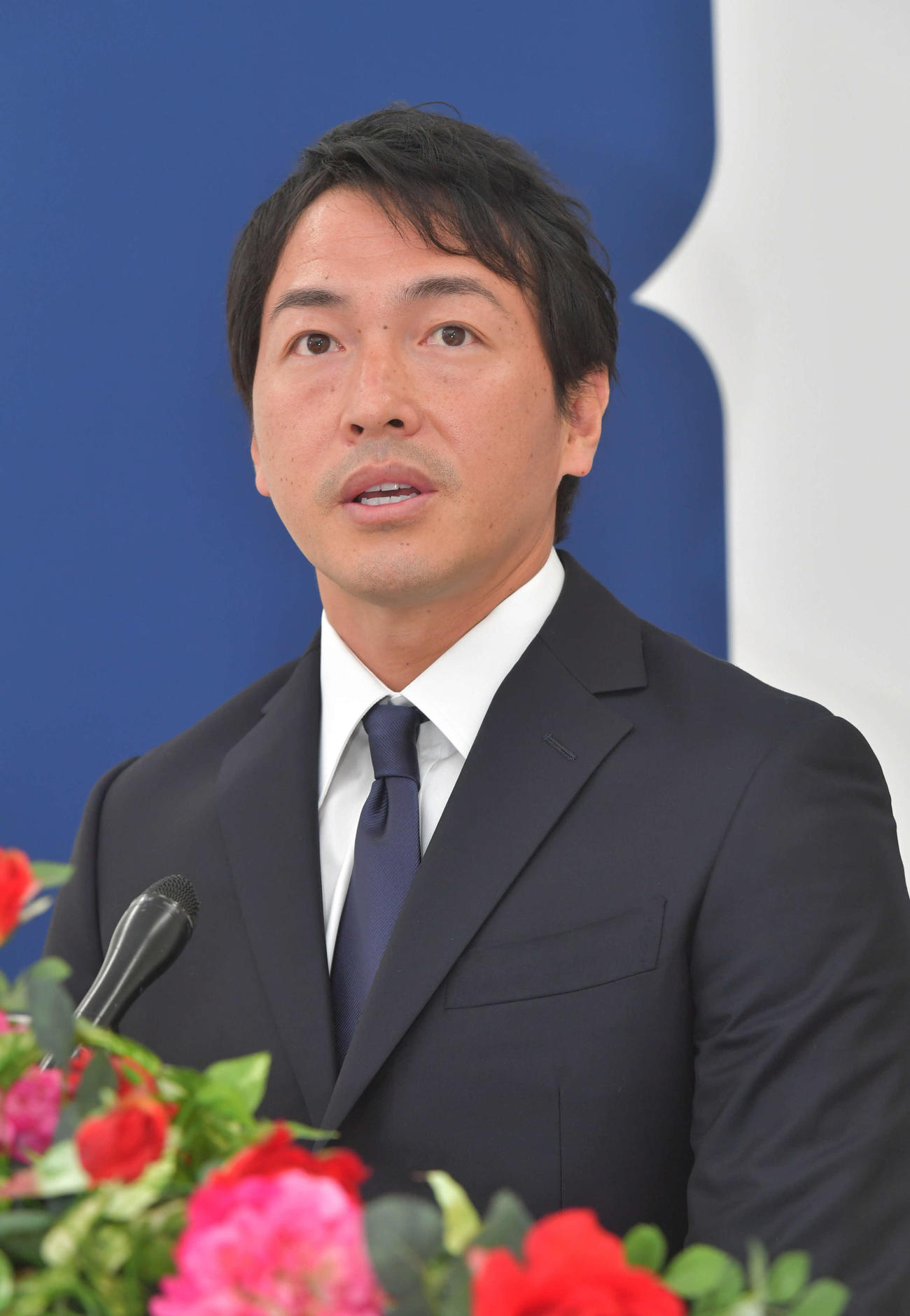 契約更改し会見する広島長野