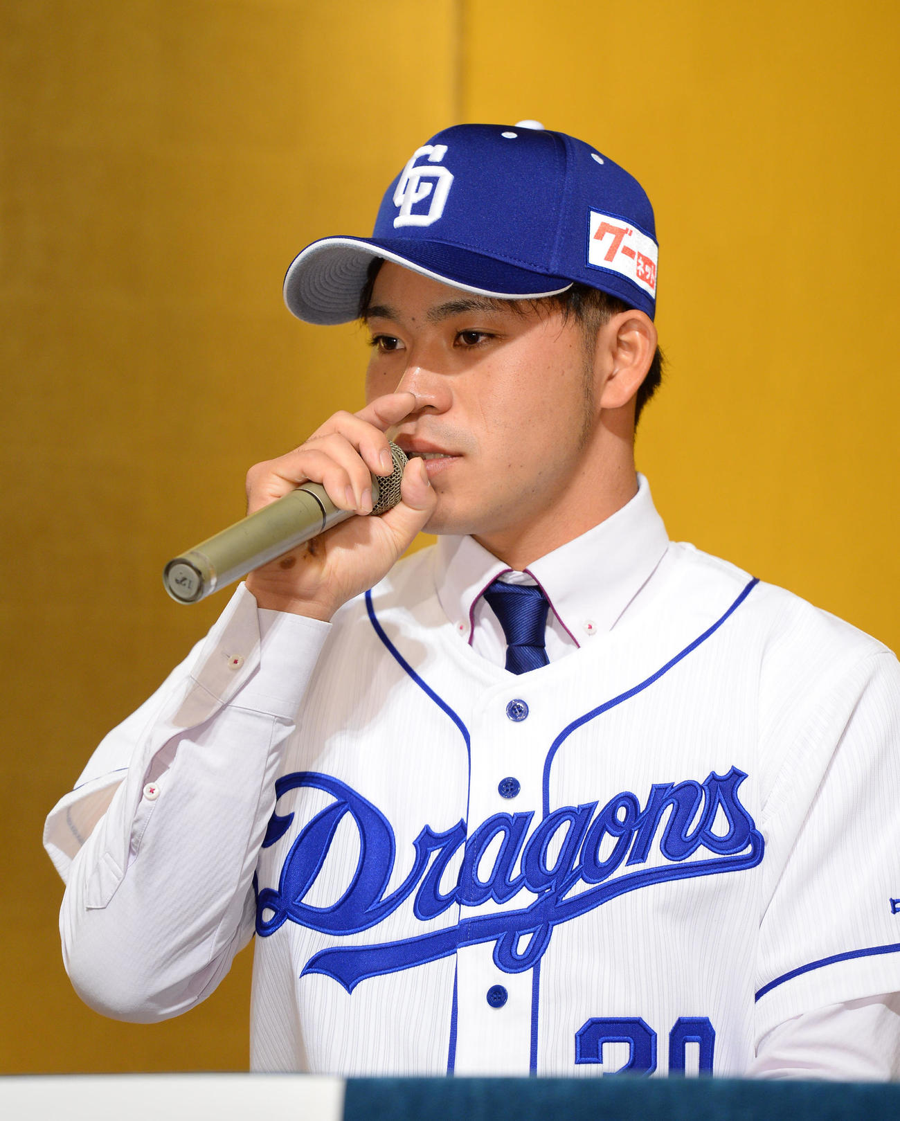 2021年度中日ドラゴンズ新入団発表で会見するD6巡目の三好大倫（撮影・森本幸一）