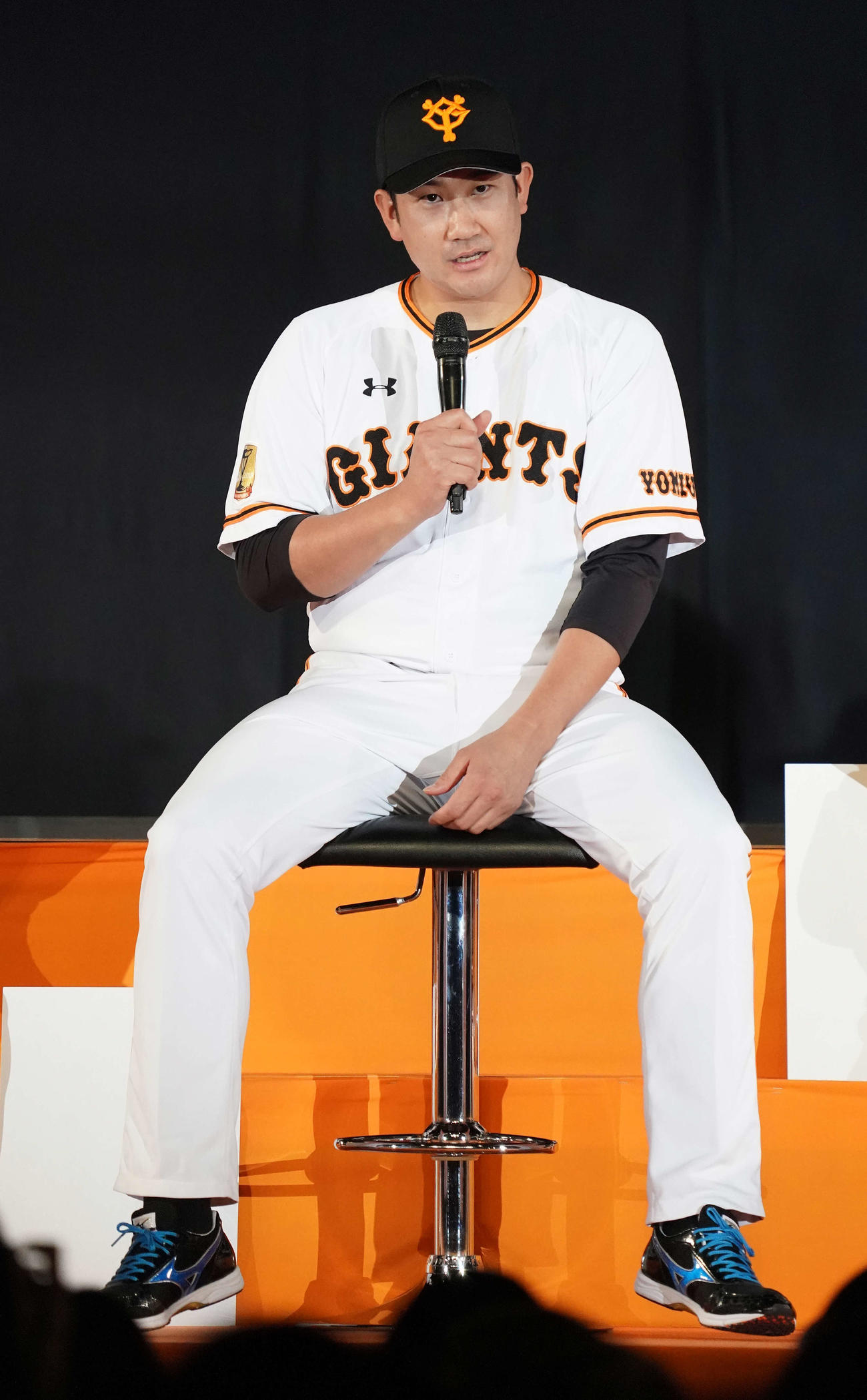 巨人シーズン感謝祭でトークショーに参加する菅野（撮影・江口和貴）