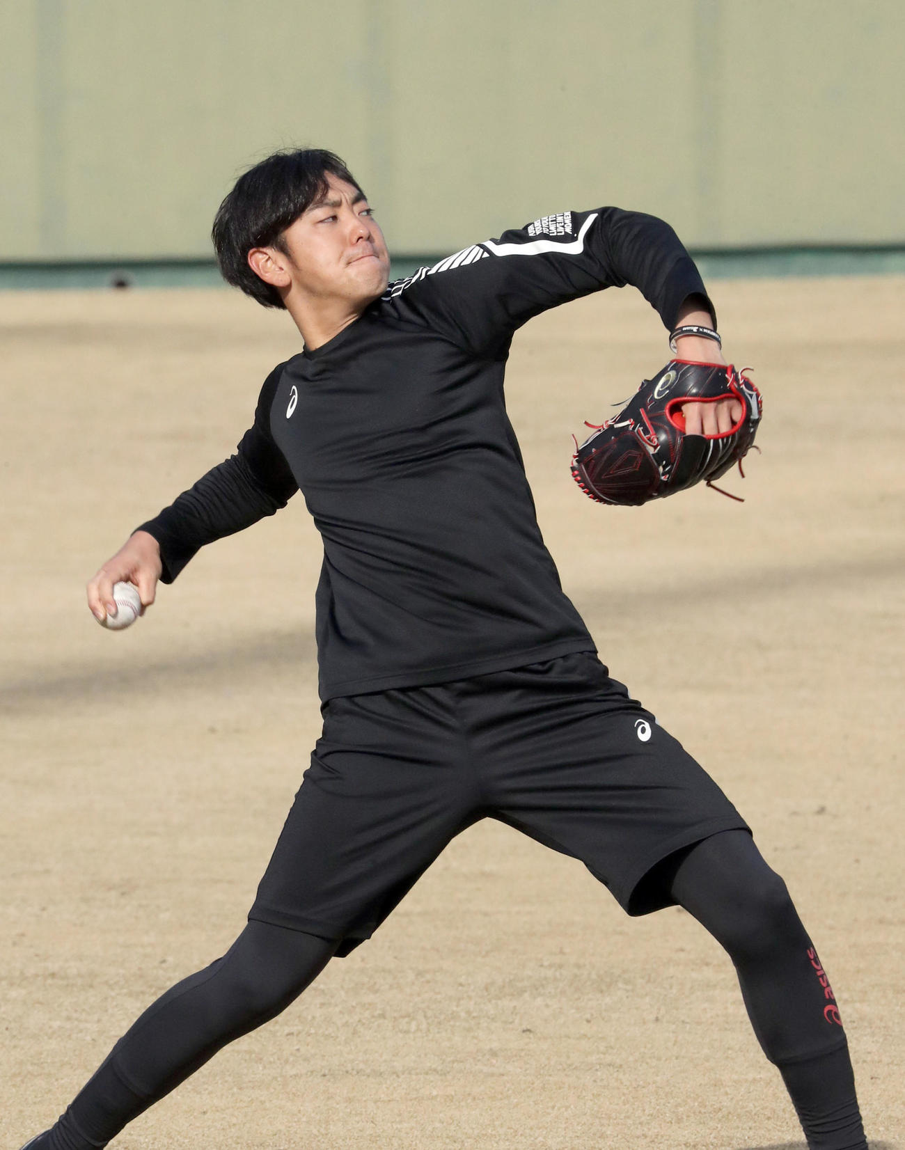キャッチボールする小川一平（代表撮影）