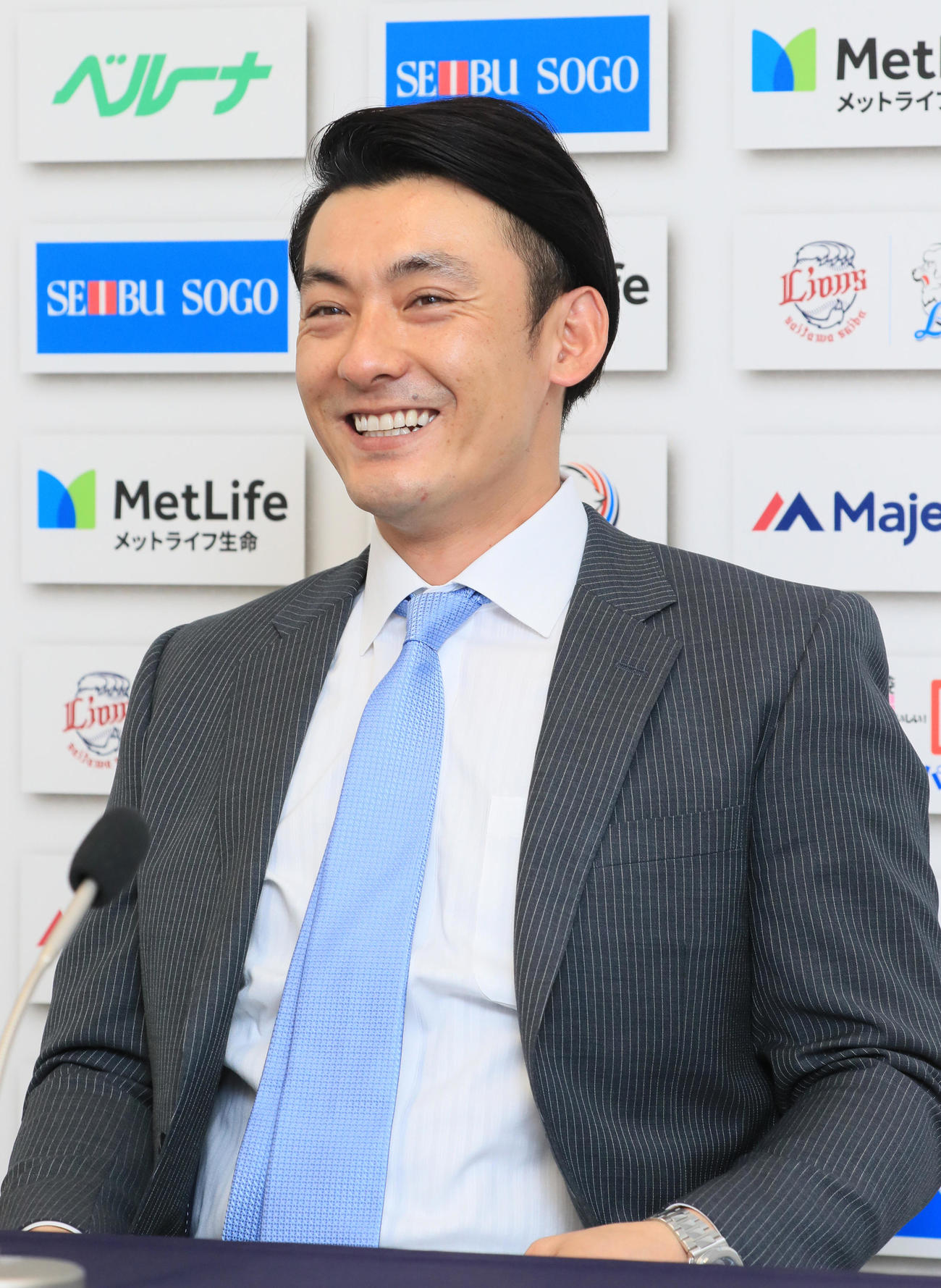 契約更改を終えて会見する西武栗山（代表撮影）