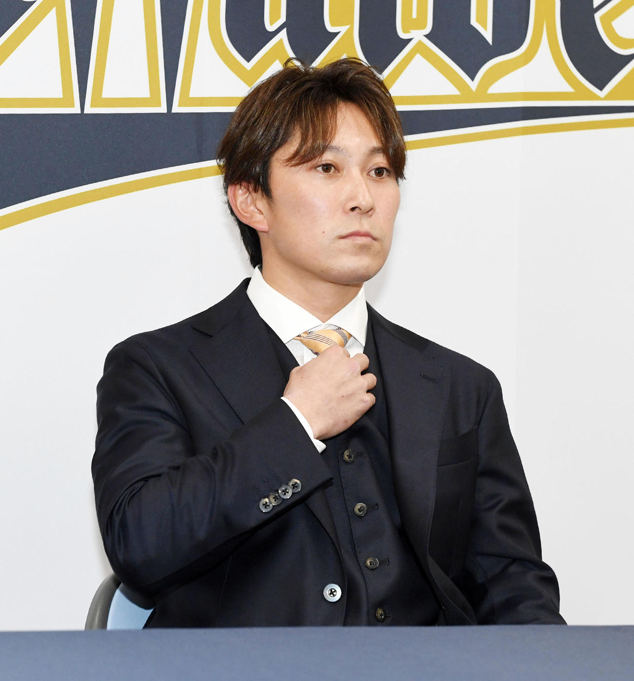 ダウンで契約更改、会見する西野（撮影・前岡正明）