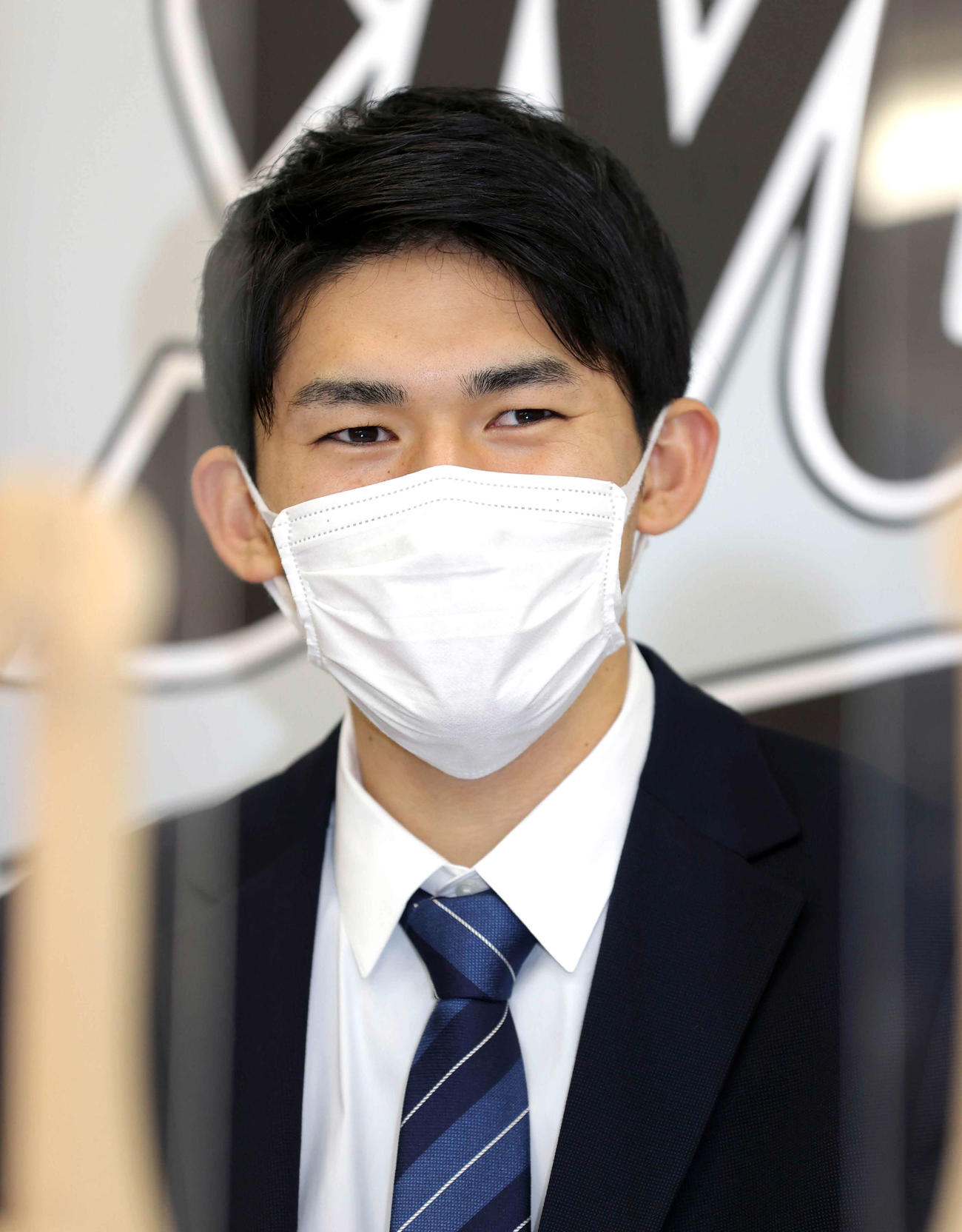 契約更改し会見するロッテ佐々木朗（代表撮影）