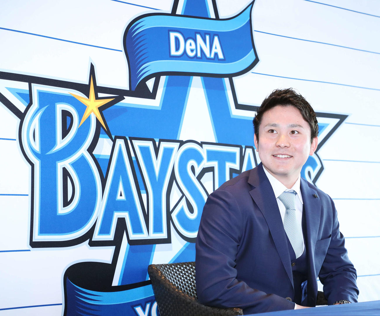 契約更改交渉を終え会見に応じるDeNA佐野（撮影・河田真司）