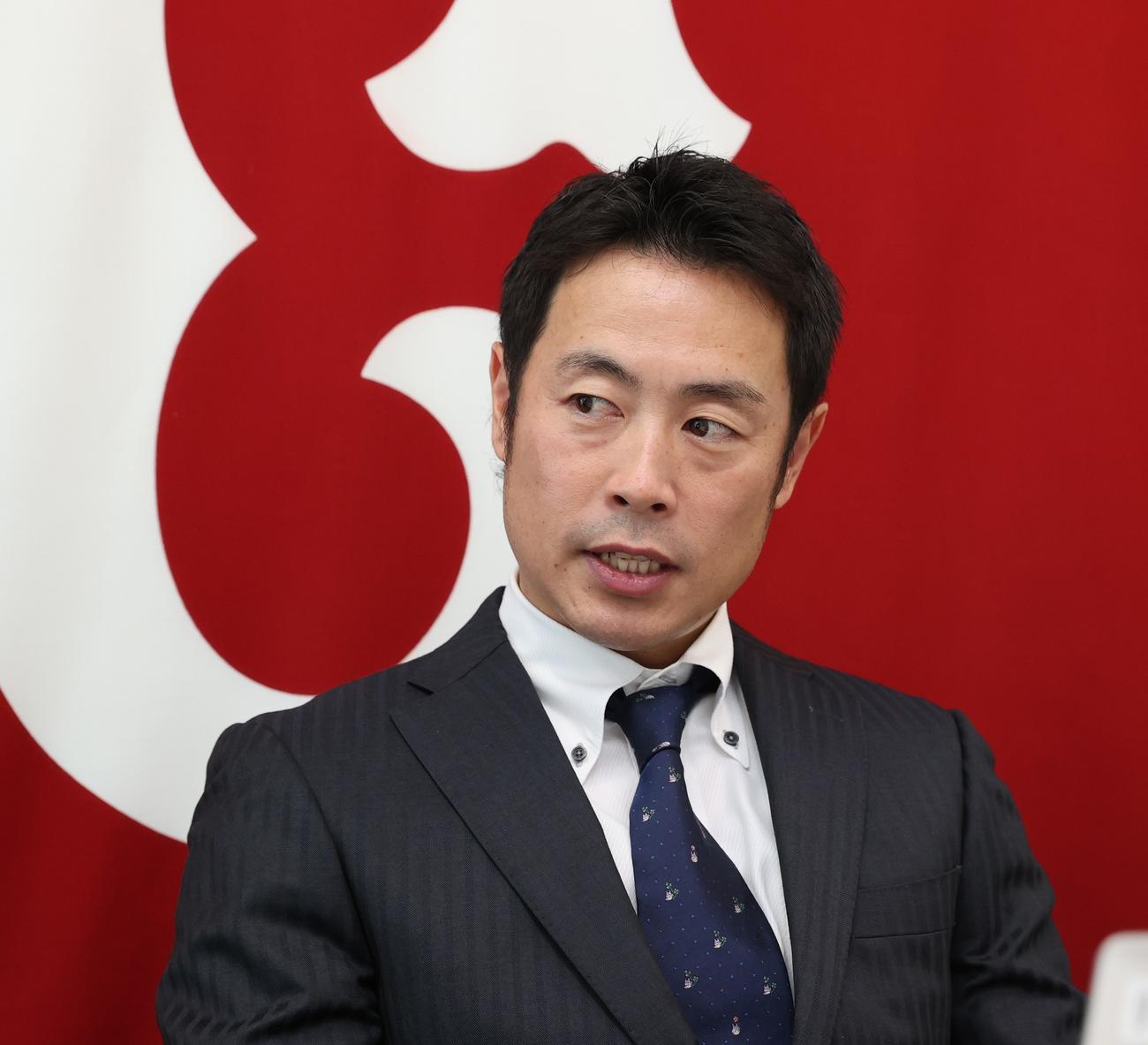 都内の球団事務所で契約更改に臨んだ巨人亀井（球団提供）