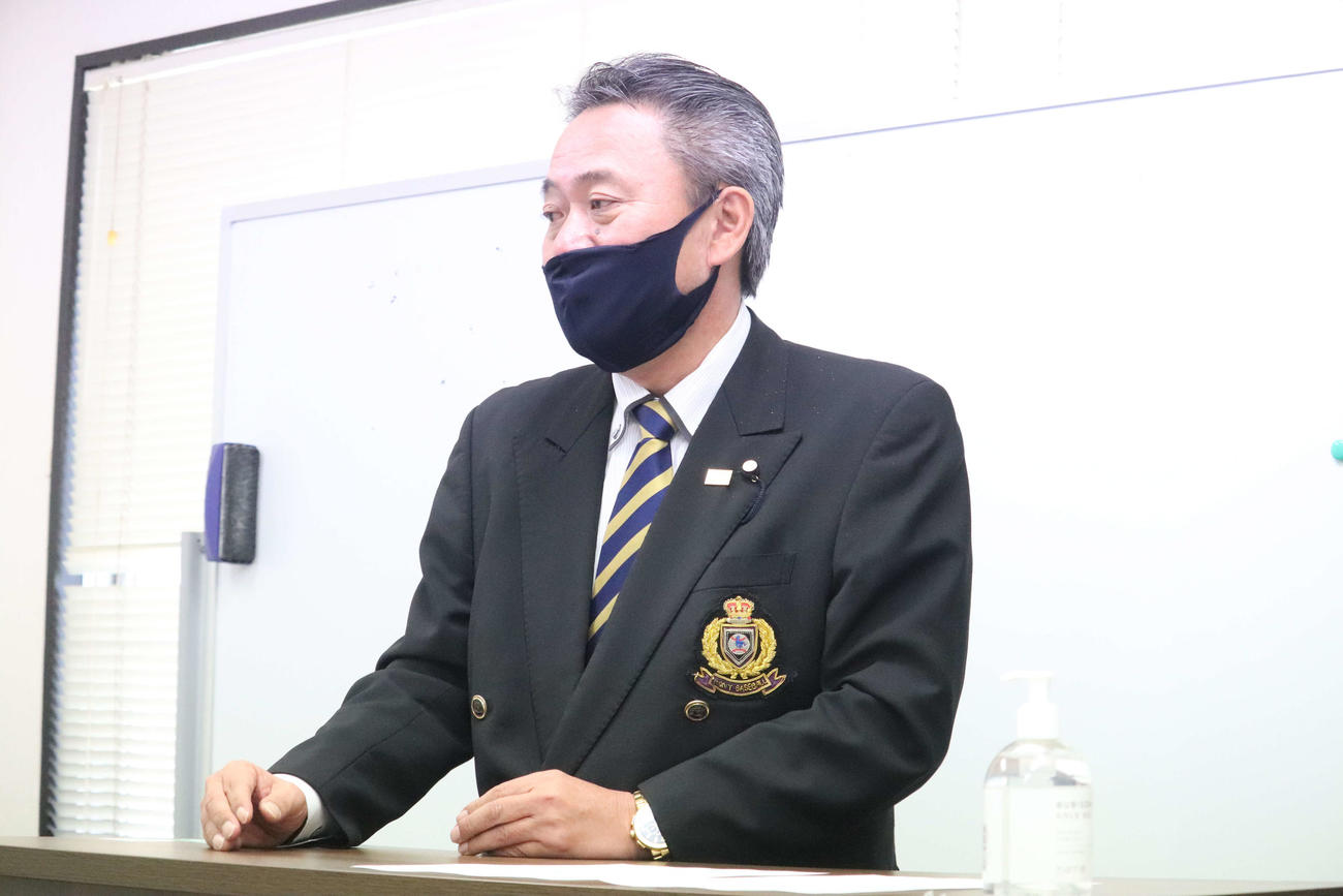 会見で説明を行う日本ポニーベースボール協会・那須専務理事事務総長