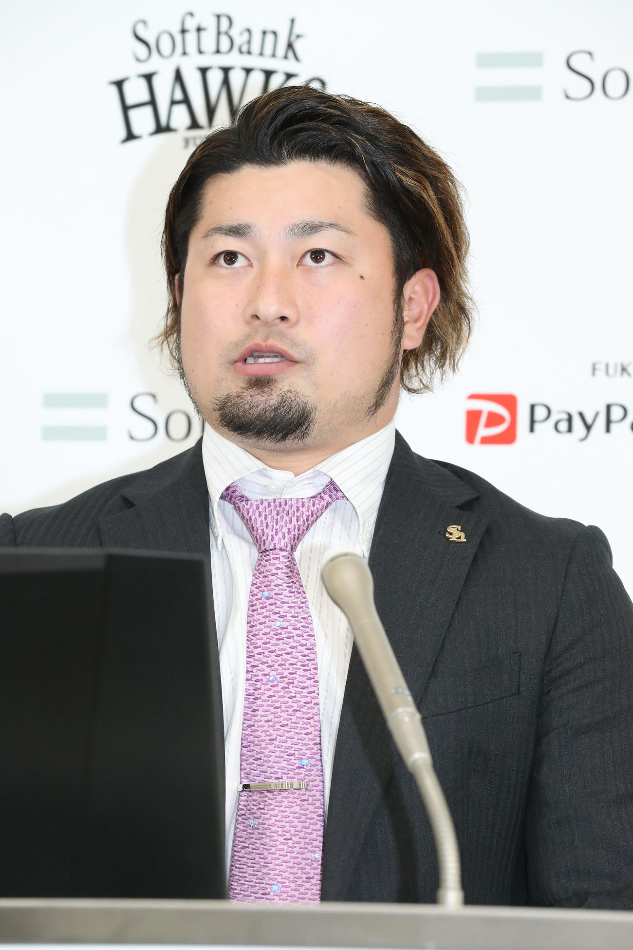 契約更改を終えた森唯斗は会見で話をする（撮影・梅根麻紀）＝2020年12月15日、福岡ペイペイドーム