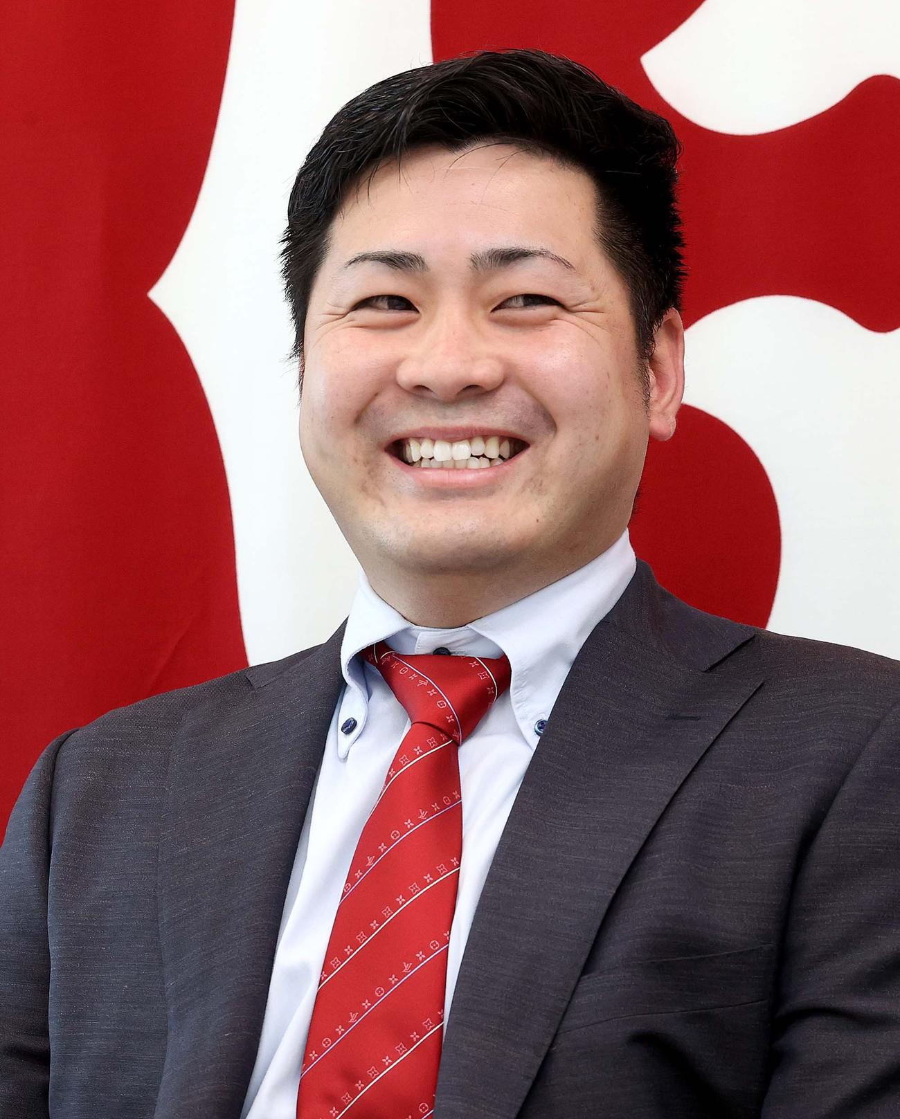 契約更改を終え、取材に応じる巨人田中豊（球団提供）