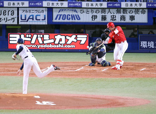 広島鈴木誠也。投手は奥川（2020年11月10日撮影）