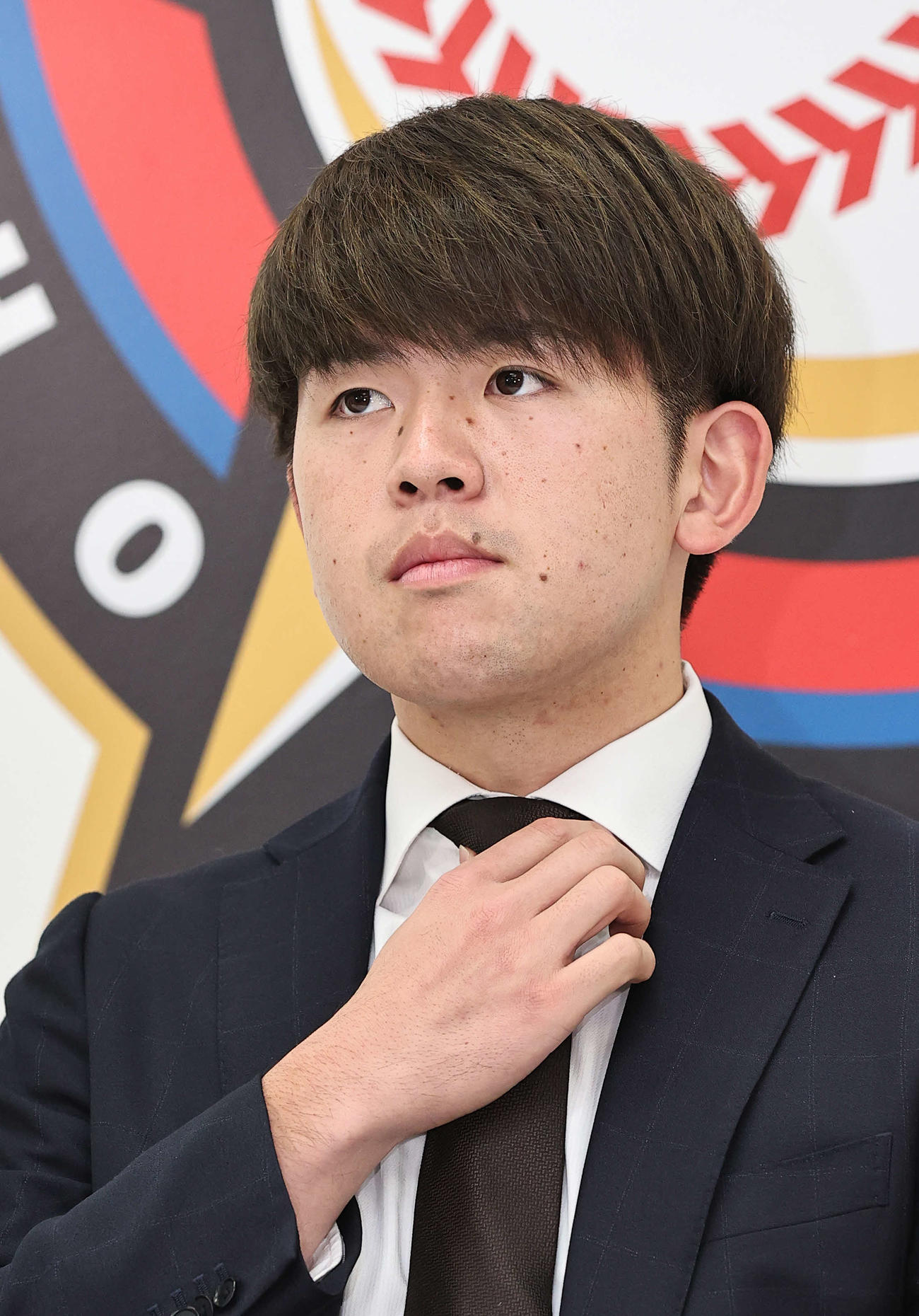 契約更改を終え、記者会見に臨んだ日本ハム清水（代表撮影）