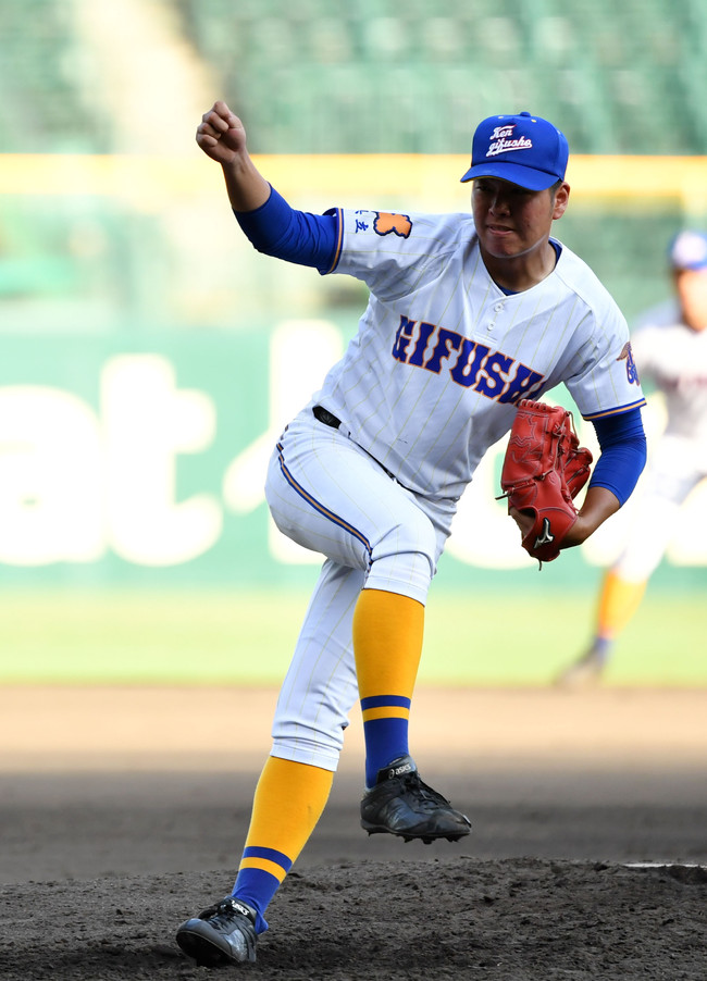 8月11日の明豊戦で力投する県岐阜商・森