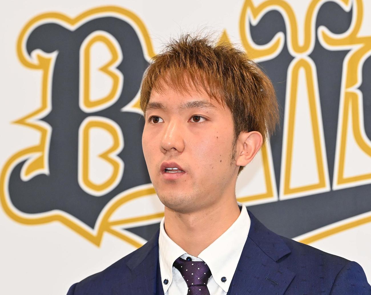 契約更改交渉を終え取材に応じるオリックス田嶋大樹（撮影・上田博志）