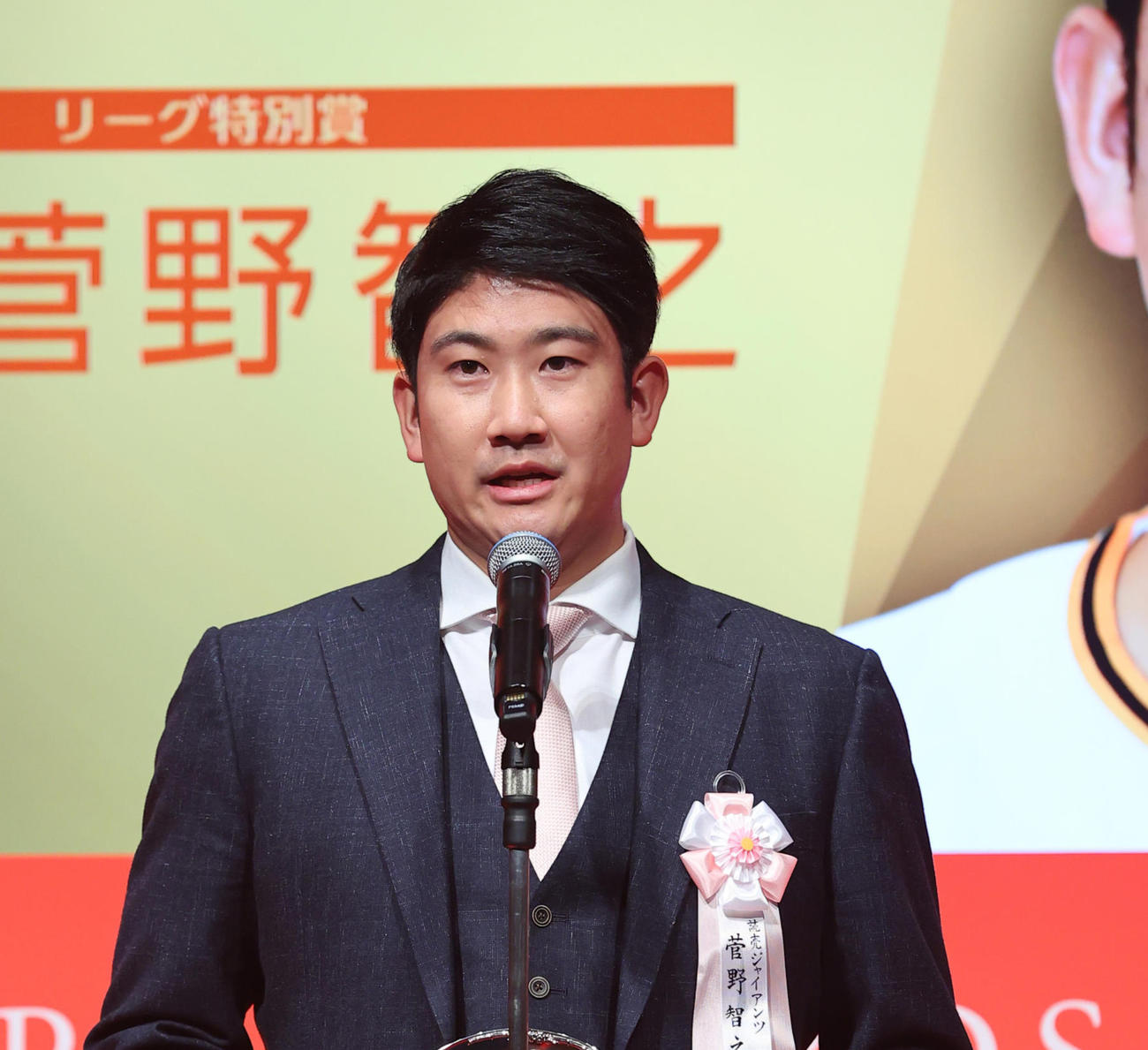 「NPB　AWARDS　2020」でリーグ特別賞を受賞した巨人菅野（代表撮影）