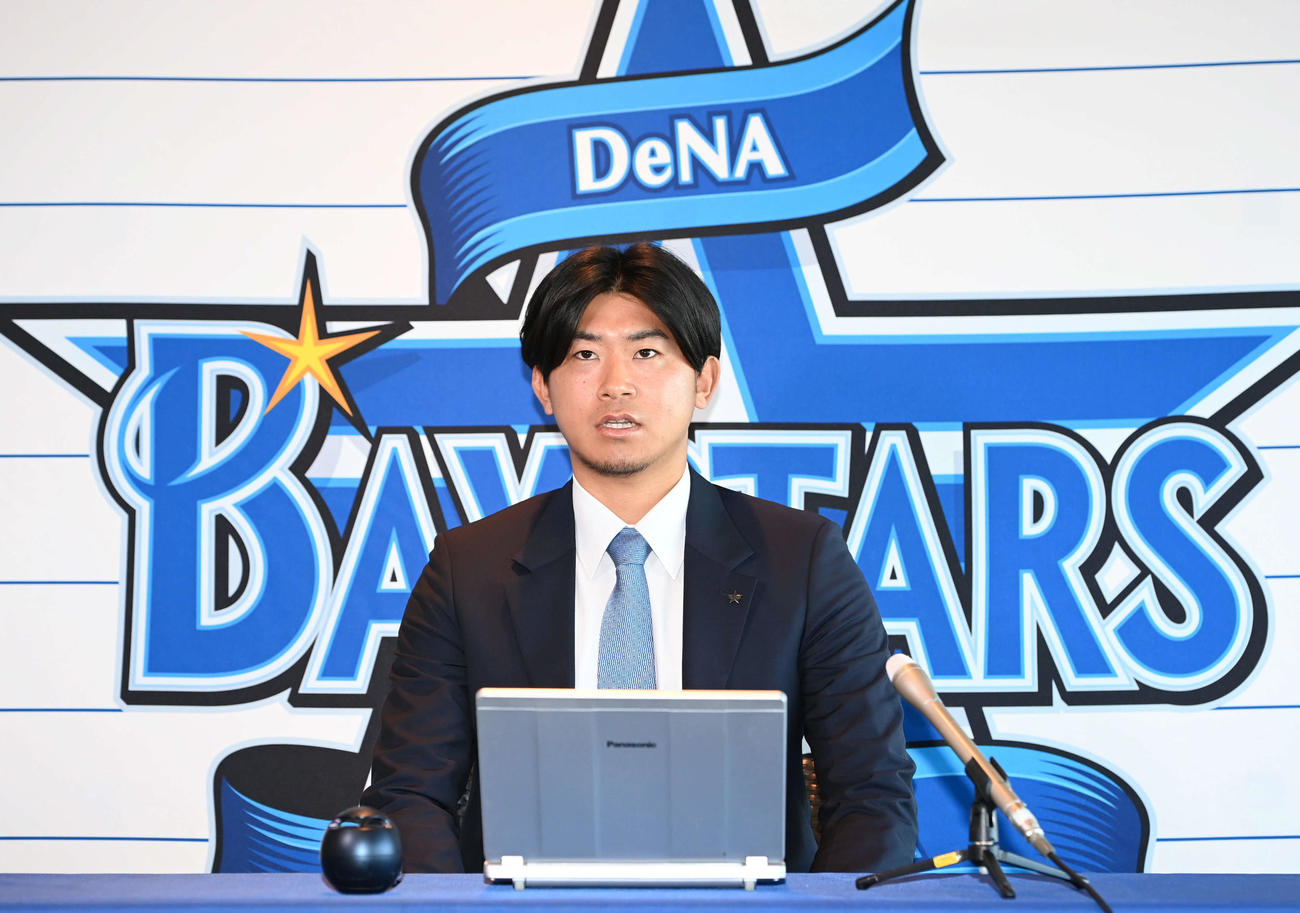 契約更改を終えてオンライン会見に臨むDeNA今永（撮影・山崎安昭）
