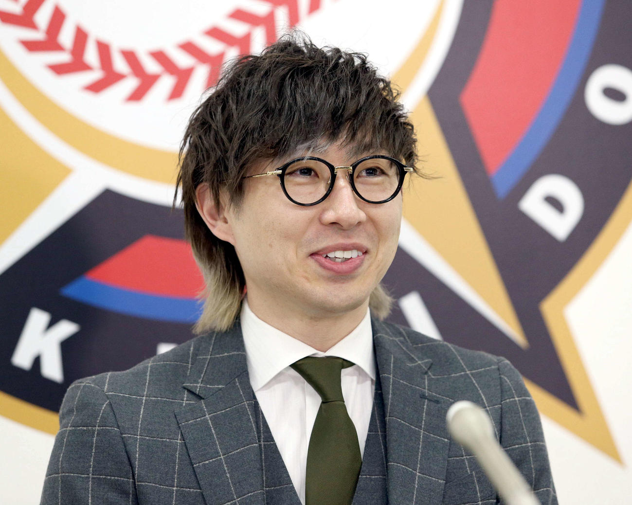 契約更改を終え、会見する日本ハム金子（撮影・佐藤翔太）