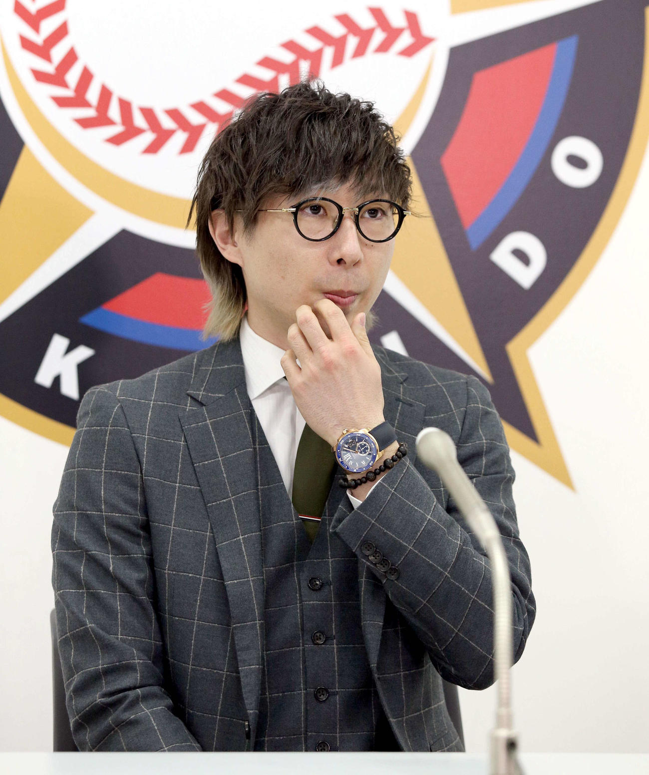 契約更改を終え、会見する日本ハム金子（撮影・佐藤翔太）