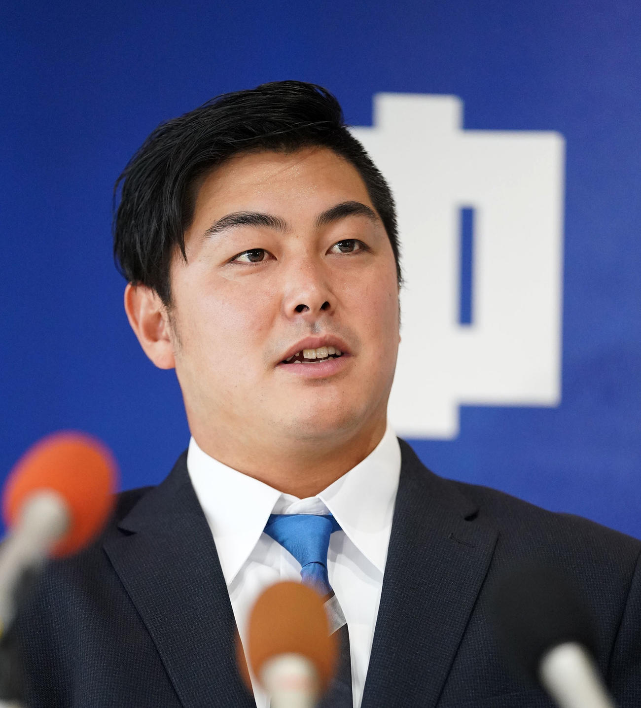 育成契約を結び入団会見を行う山下（撮影・森本幸一）