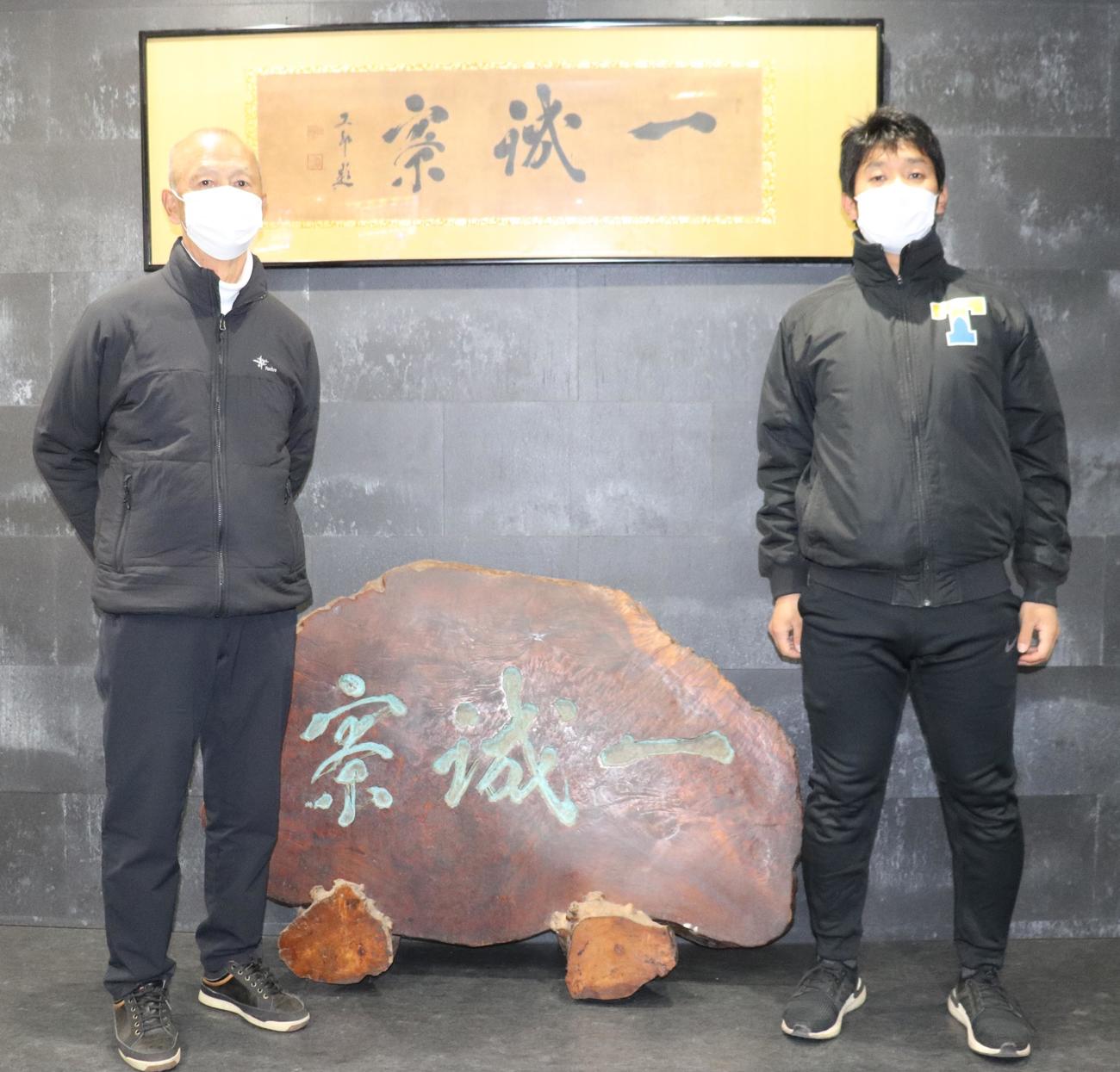 今年最後のチーム練習を終えた東大の井手監督（左）と大音主将（撮影・古川真弥）