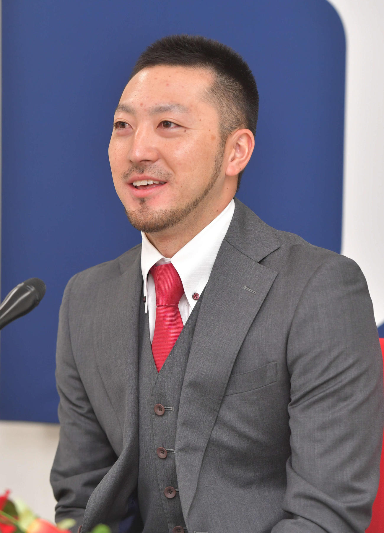 プロ野球広島　契約更改した菊池涼