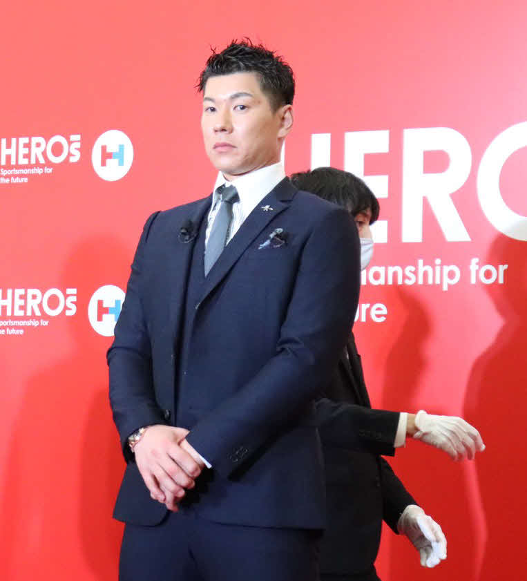 「HEROs　AWARD　2020」の授賞式に参加した巨人炭谷（撮影・久永壮真）