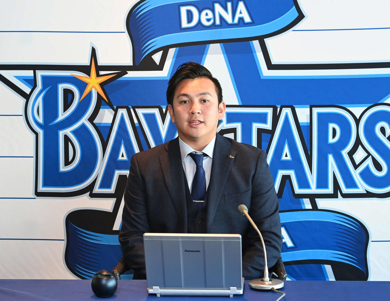 契約更改後のオンライン会見に臨むDeNA山崎（撮影・山崎安昭）