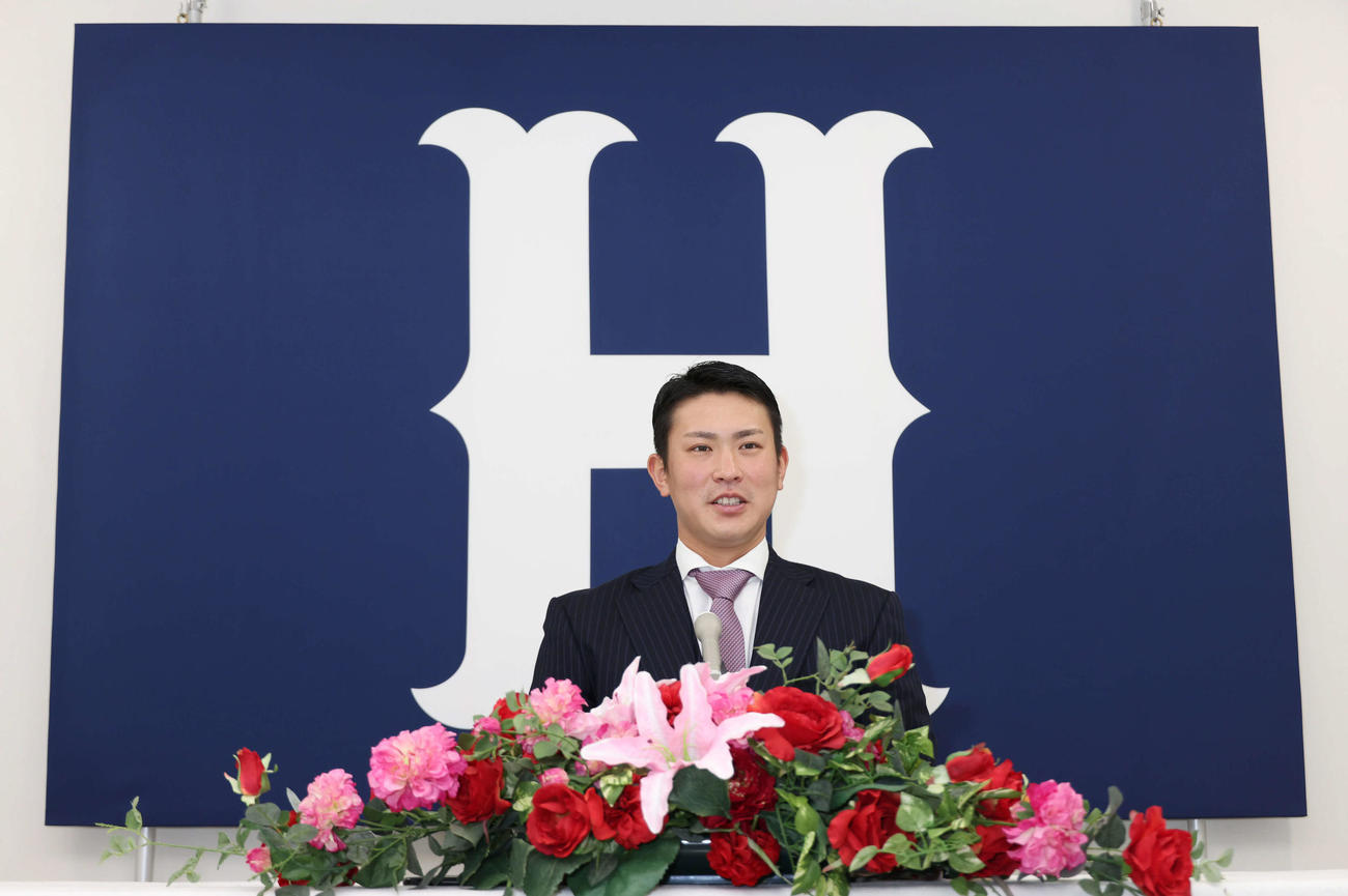 契約更改した堂林。今季の数字を基準にさらなる高みをめざす（撮影・加藤孝規）