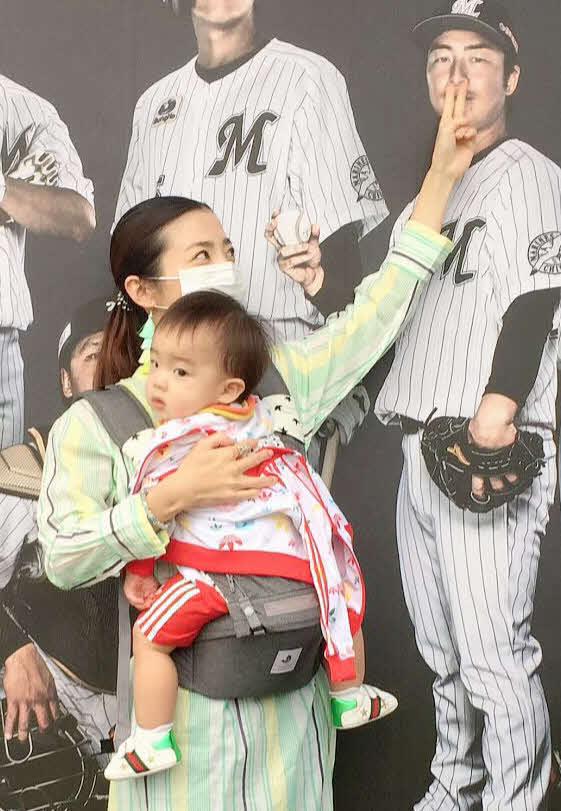 SNSで話題になった、ロッテ美馬が打たれた日のアンナ夫人の「鼻ブスッ！」（レディ・バード提供）