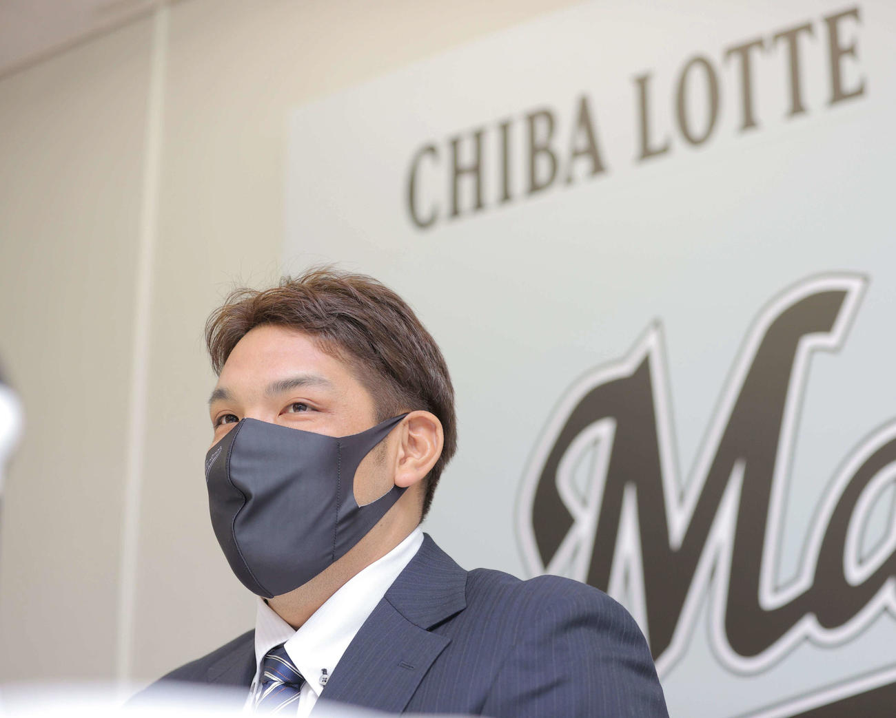 記者の質問に答えるロッテ井上（代表撮影）