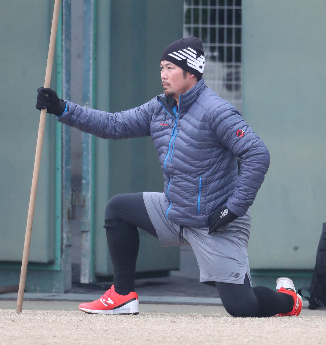 アップをする阪神・岩田稔投手（代表撮影）