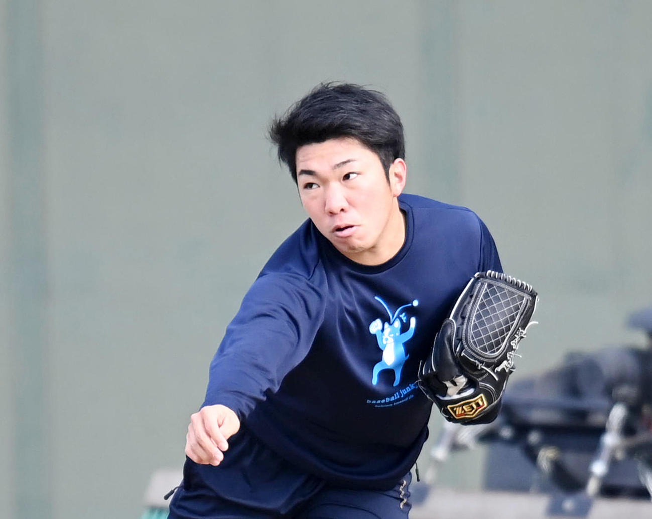 キャッチボールするドラフト8位の石井大（代表撮影）