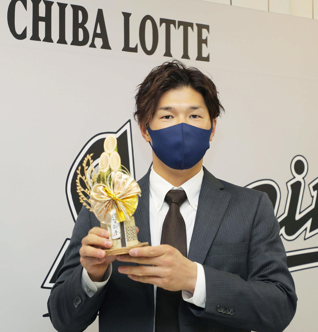 ダウンで更改も、来季のキャプテンに指名されたロッテ中村奨（代表撮影）