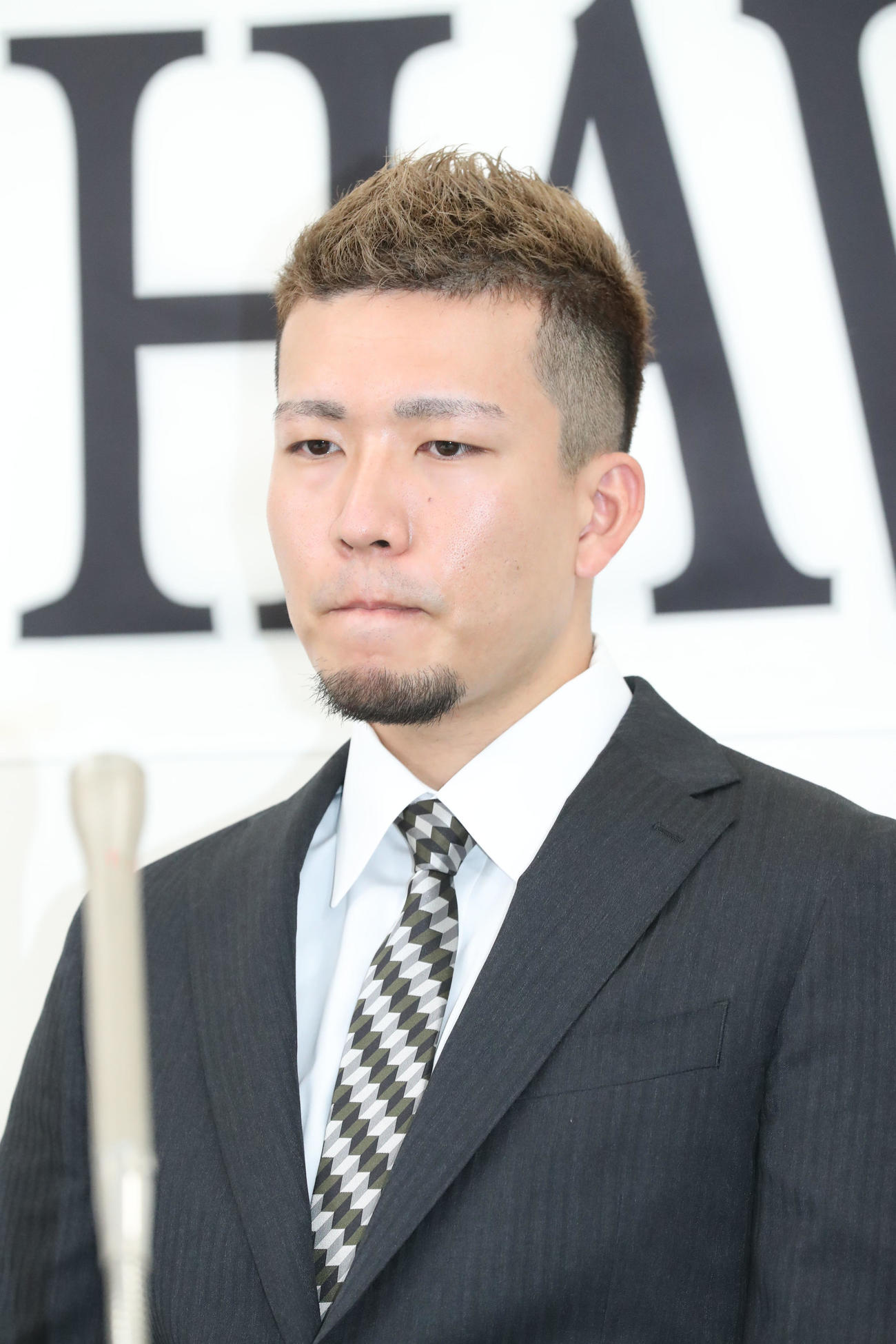 契約更改を終えた千賀滉大は会見で話をする（撮影・梅根麻紀）