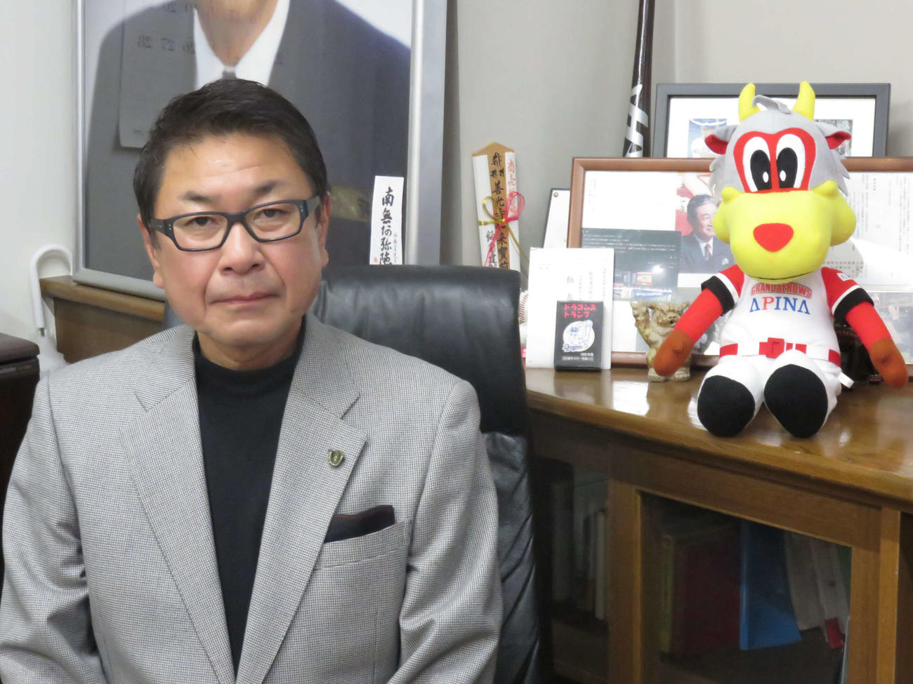 星野氏の後輩で明大OBのBCリーグ信濃グランセローズ会長・飯島泰臣氏（撮影・寺尾博和）