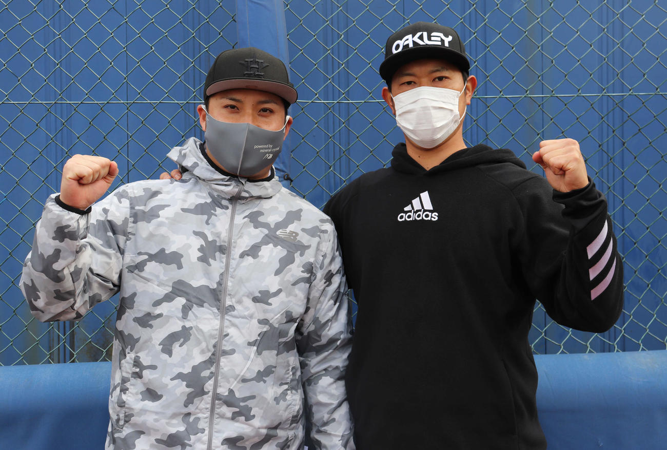 ともに自主トレを行った西武内海（右）と巨人今村（撮影・小早川宗一郎）